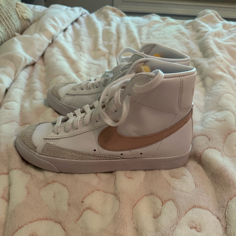 Women’s Nike Mid Blazer 77’